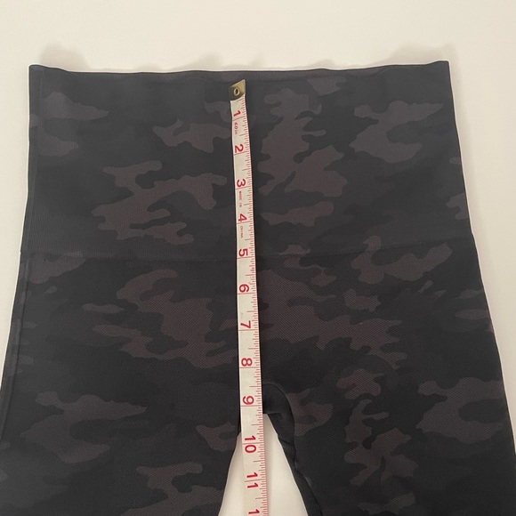 Spanx Camo Olive Green Black Look at me now seamless high rise leggings Medium - Picture 6 of 9